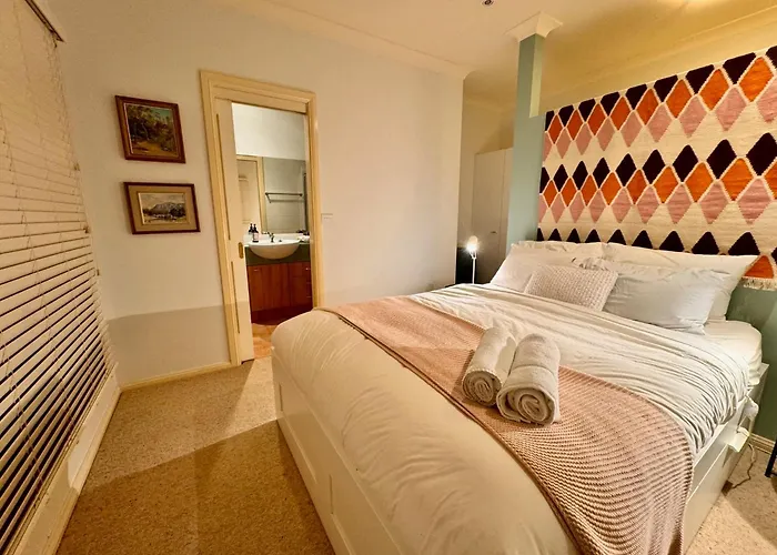 3 Bdrm 2 Bthrm House Close To Canberra Cbd & Anu